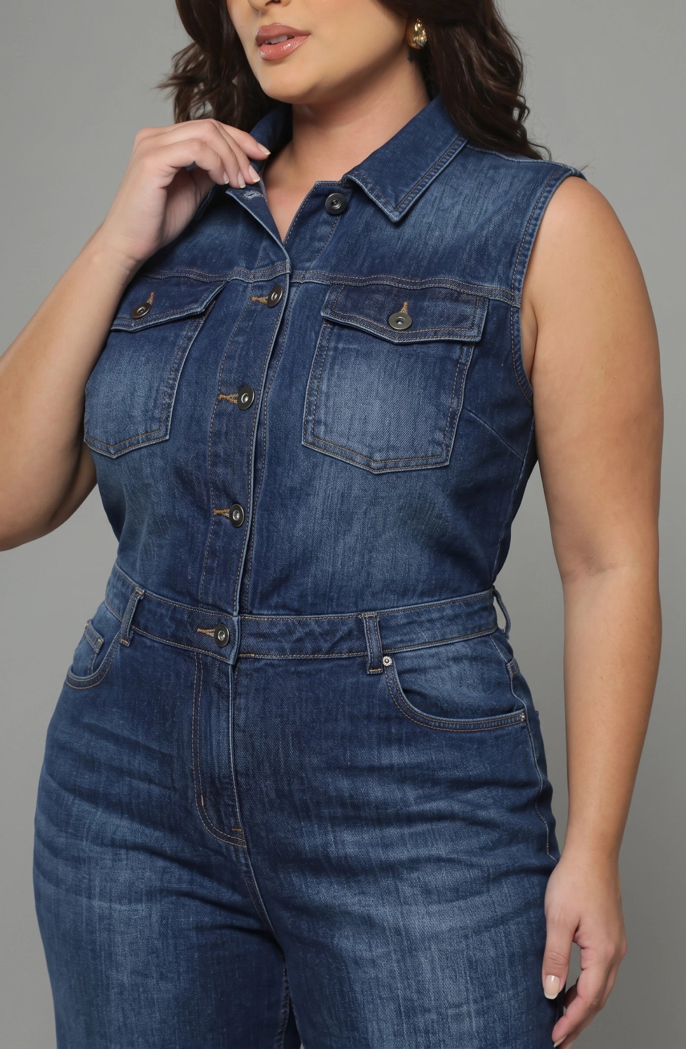 Macacão Jeans Plus Size Cintura Alta Marcada Azul Médio