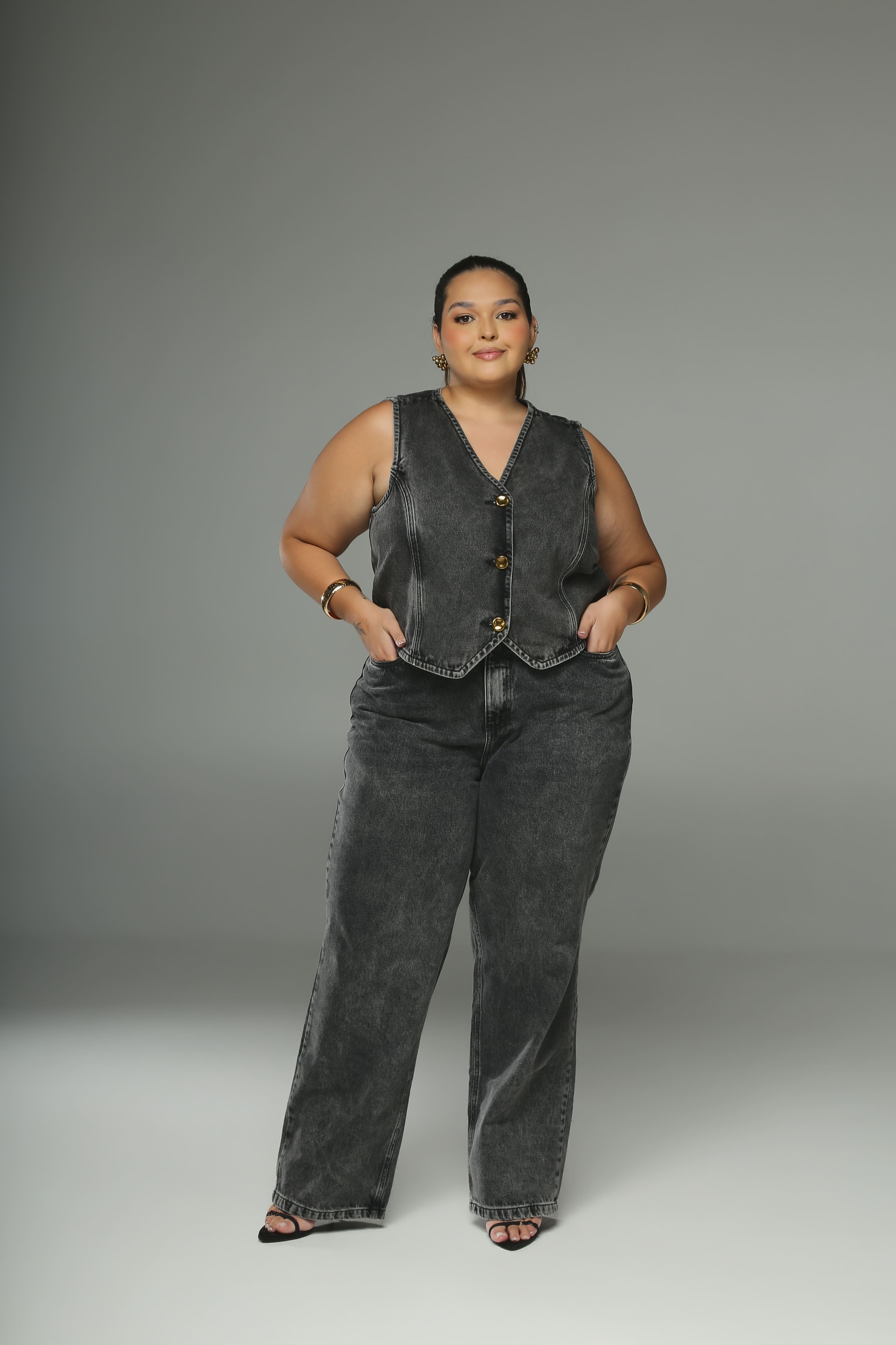 Colete Jeans Plus Size Decote V Preto