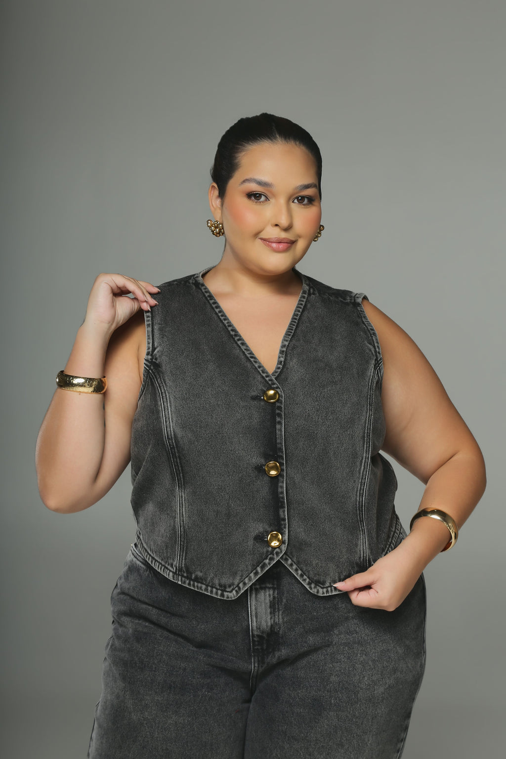 Colete Jeans Plus Size Decote V Preto