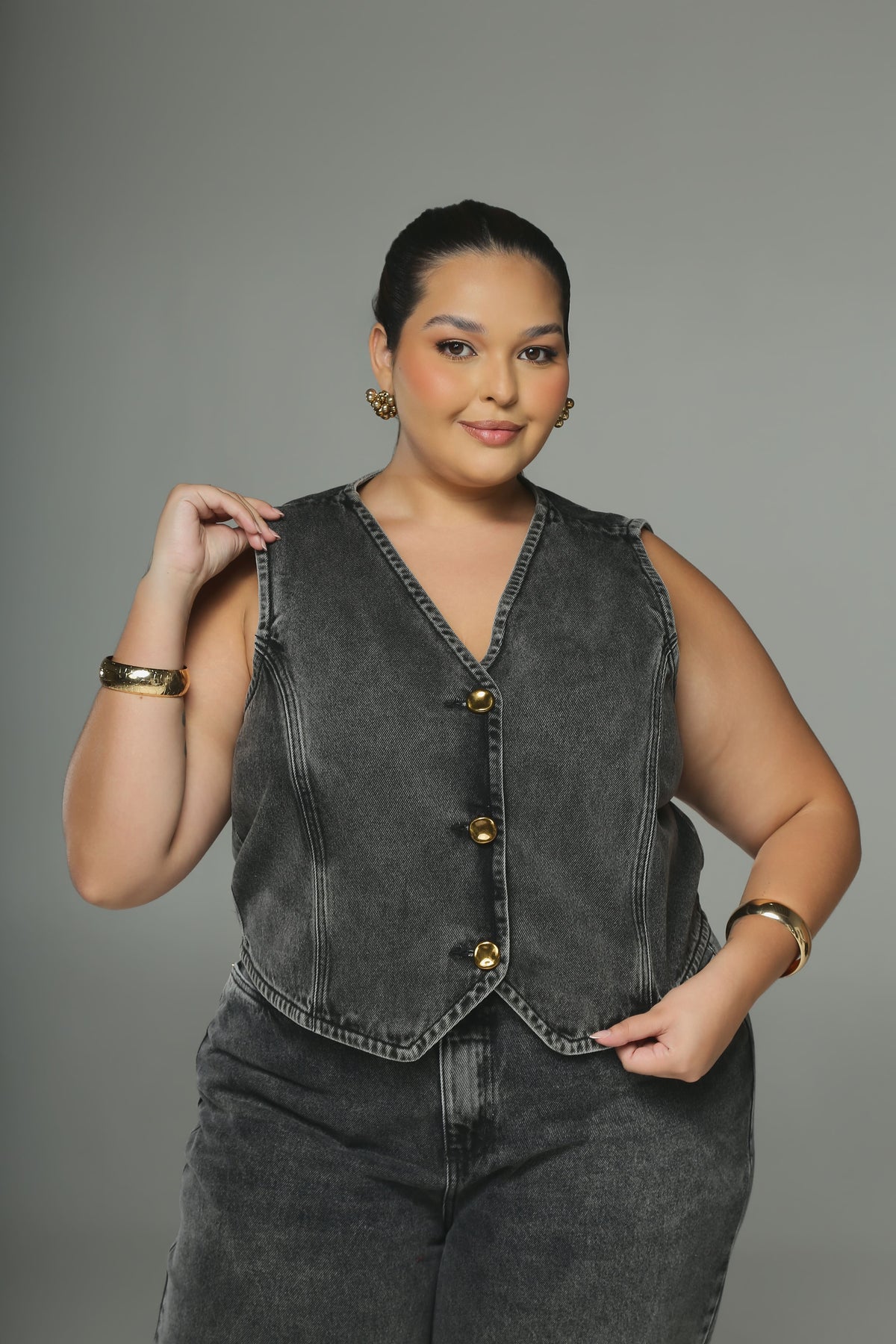 Colete Jeans Plus Size Decote V Preto