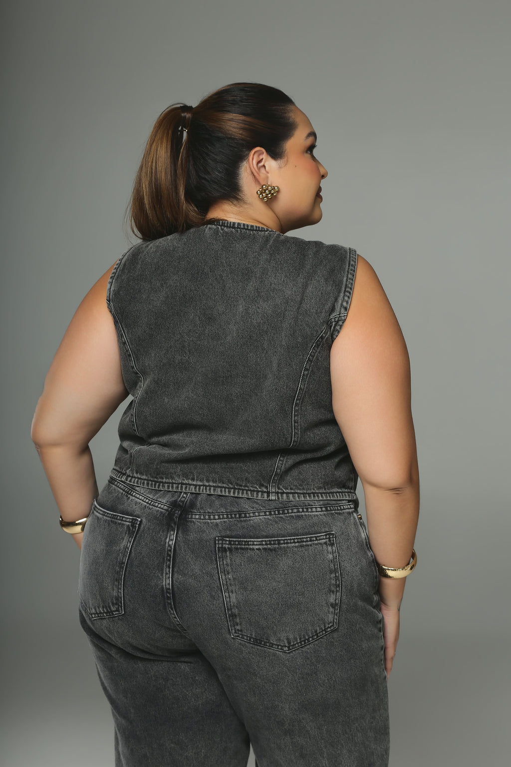 Colete Jeans Plus Size Decote V Preto