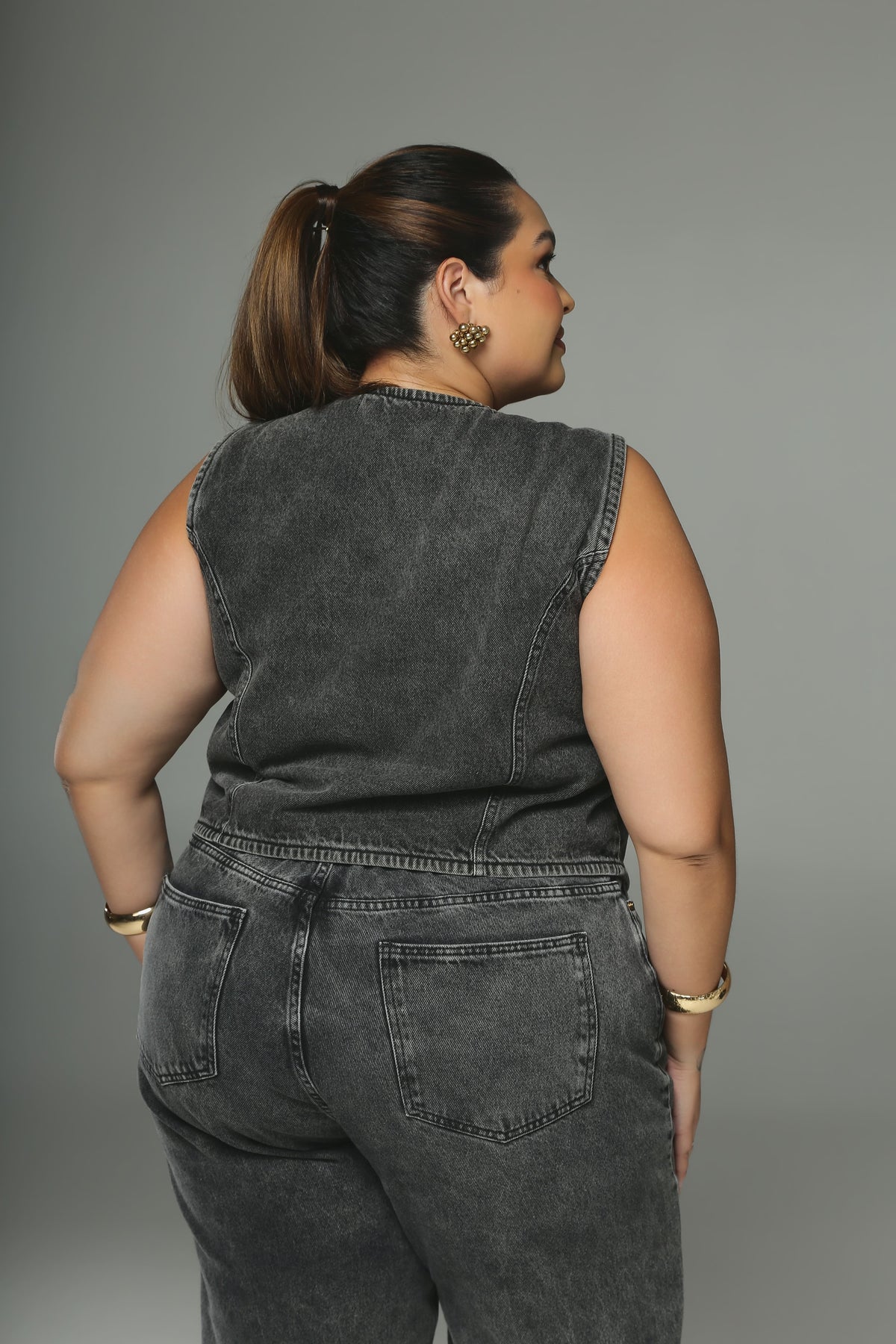 Colete Jeans Plus Size Decote V Preto
