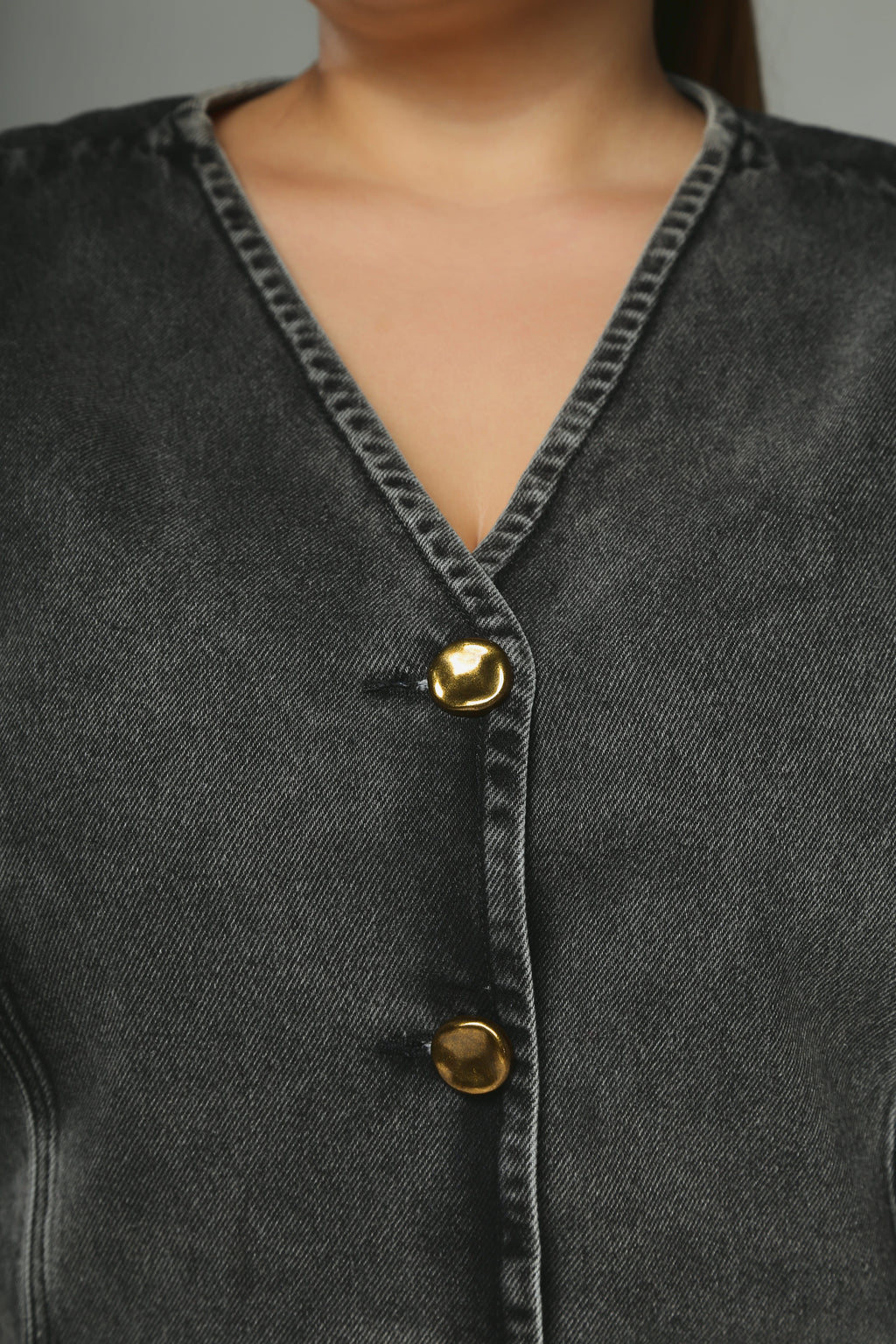 Colete Jeans Plus Size Decote V Preto