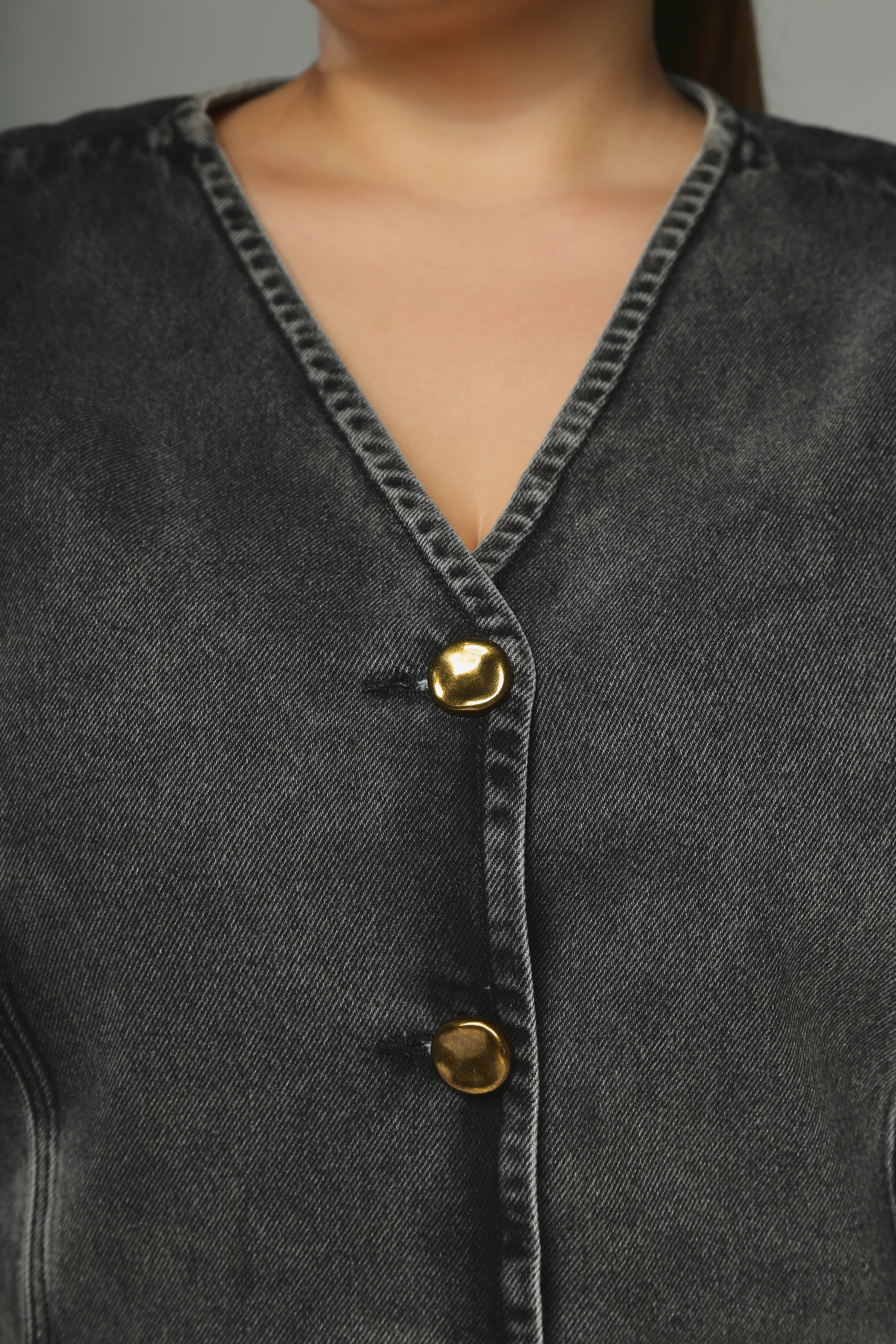 Colete Jeans Plus Size Decote V Preto