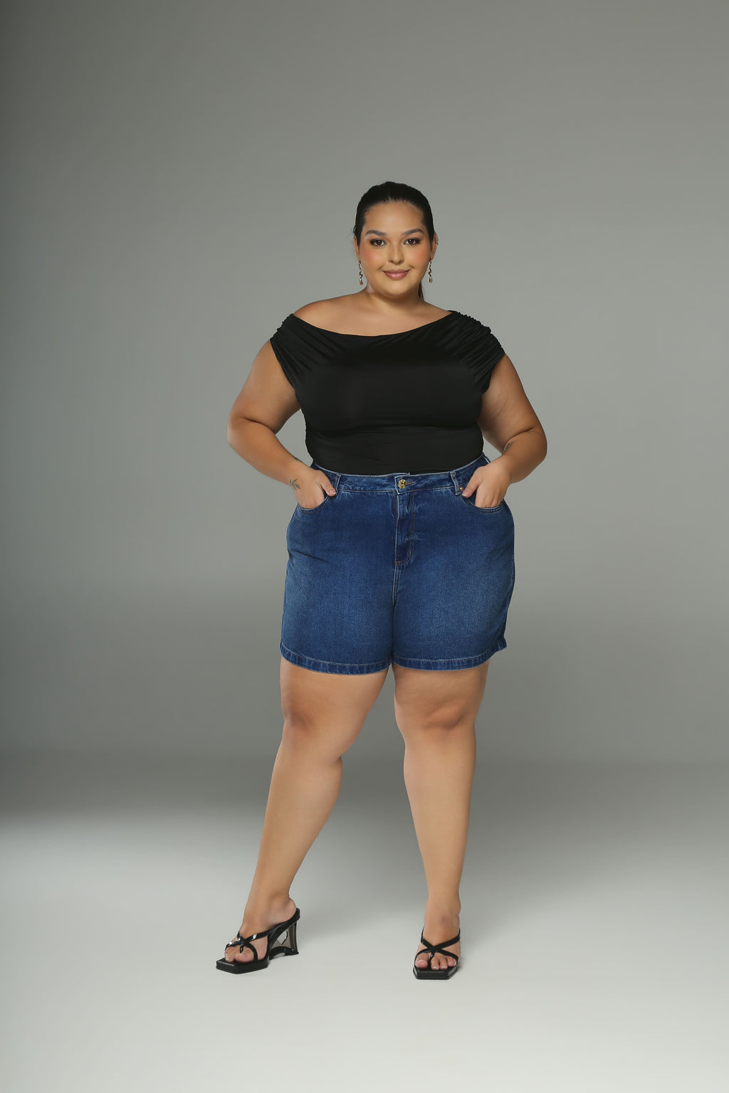 Bermuda Jeans Plus Size Cintura Média Reta Azul