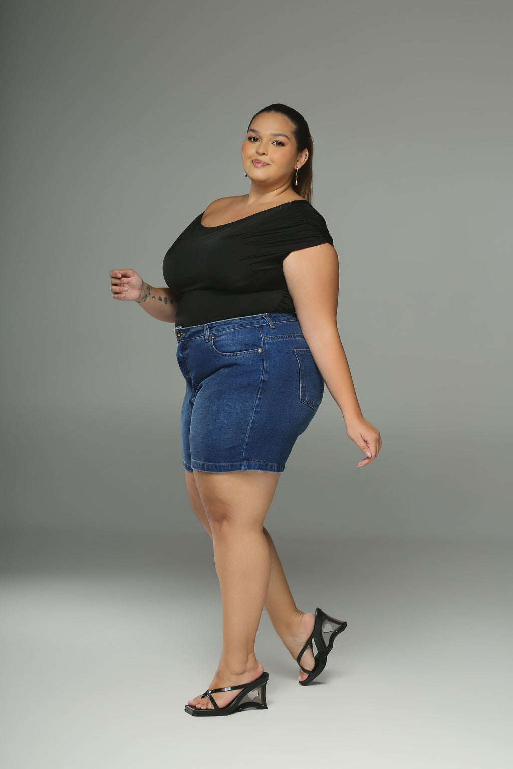 Bermuda Jeans Plus Size Cintura Média Reta Azul