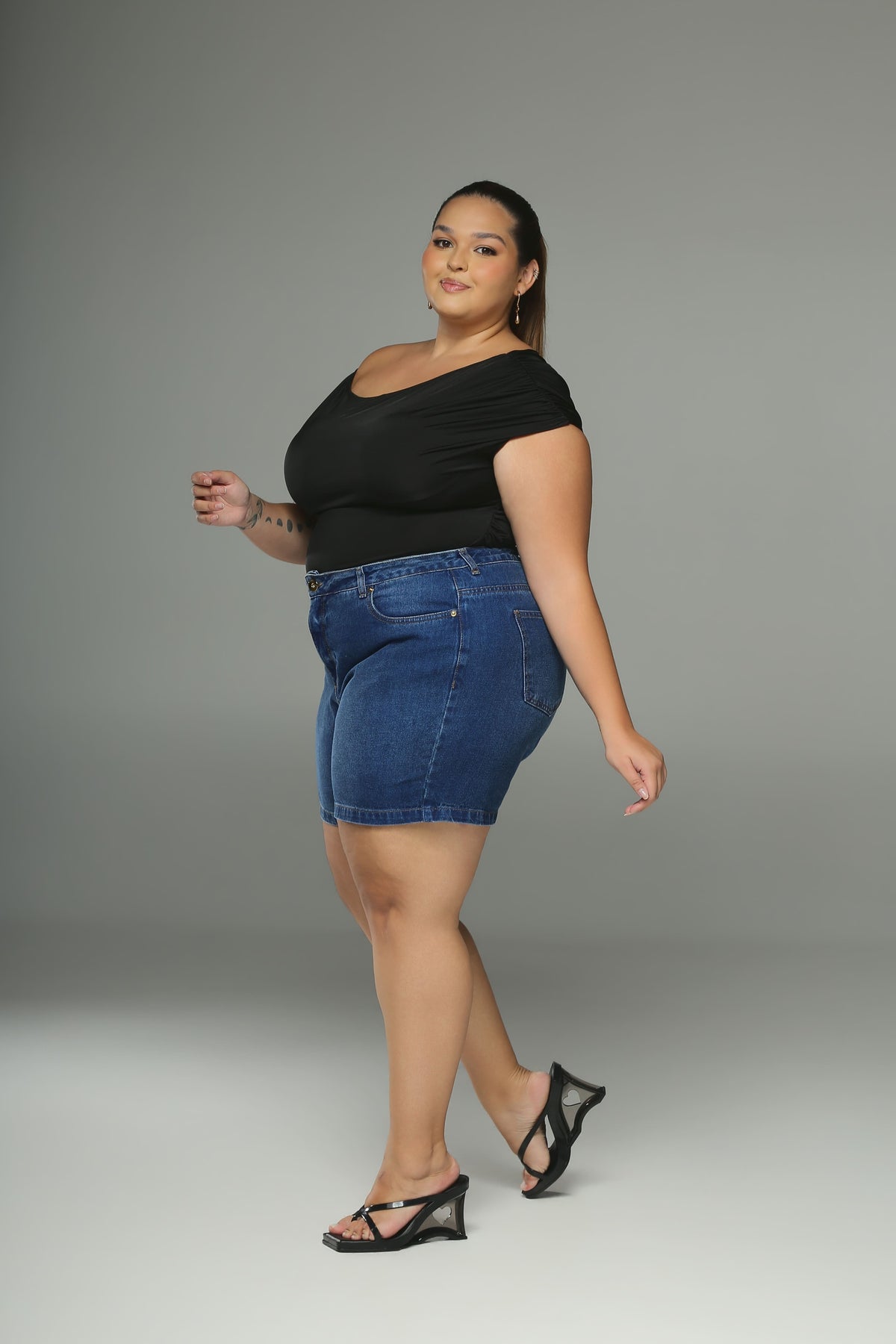Bermuda Jeans Plus Size Cintura Média Reta Azul