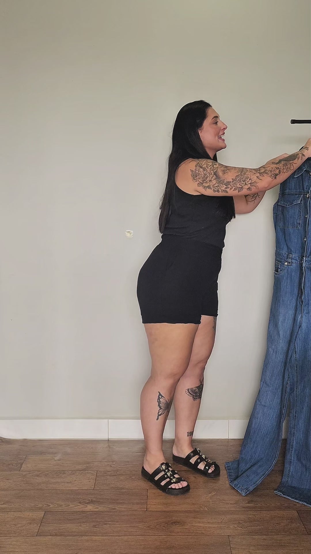 Macacão Jeans Plus Size Cintura Alta Marcada Azul Médio